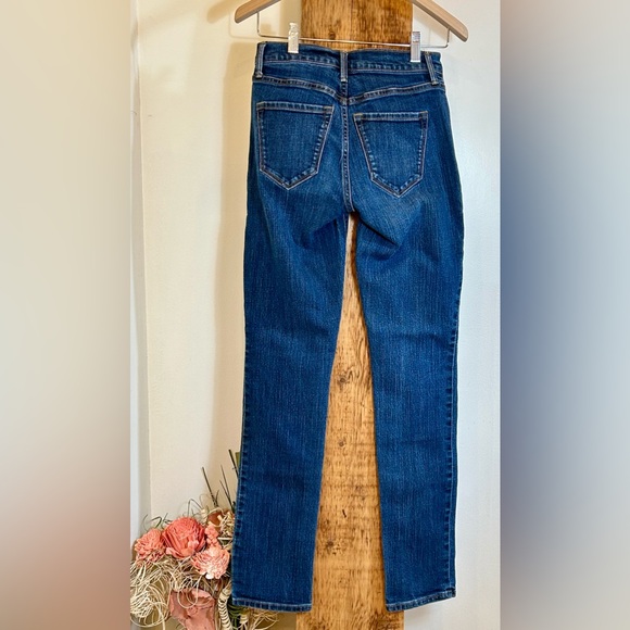 Old Navy Women's Curvy Mid-Rise Straight Leg Jeans Bundle - Picture 5 of 9